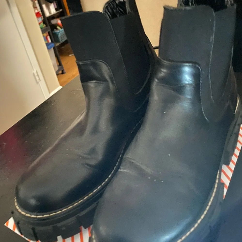 Men's Black Chelsea Boots - Sleek Slip-On Dress Boot